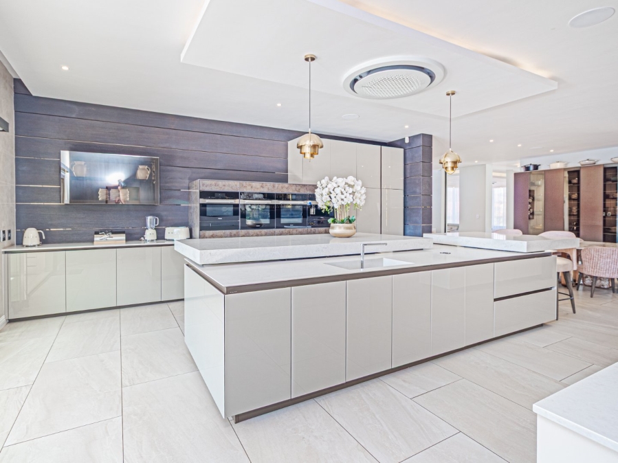 6 Bedroom Property for Sale in Birdwood Estate North West